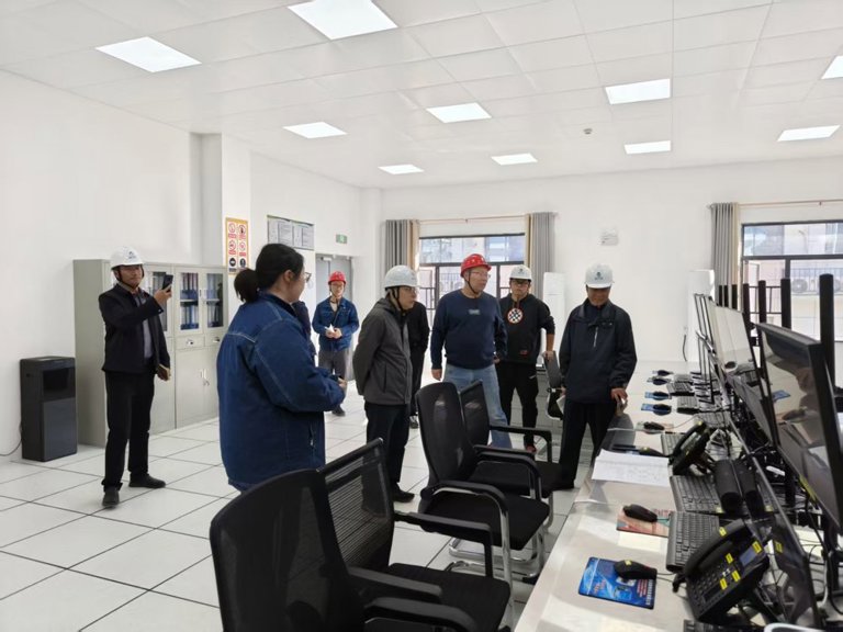 徐磊帶隊到公司所屬風電場檢查安全生產工作并慰問堅守一線人員